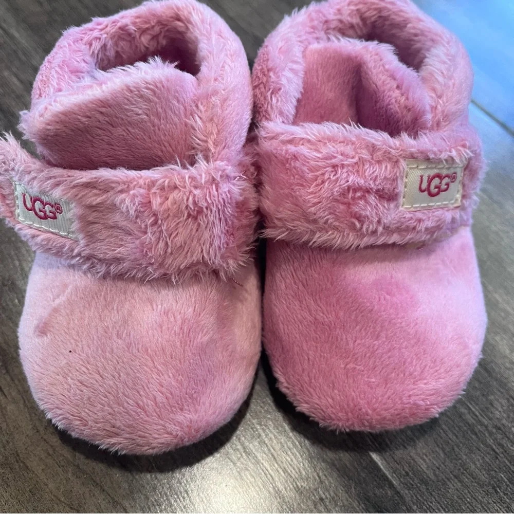 Ugg Bixbee booties, bubblegum color, size 2/3
